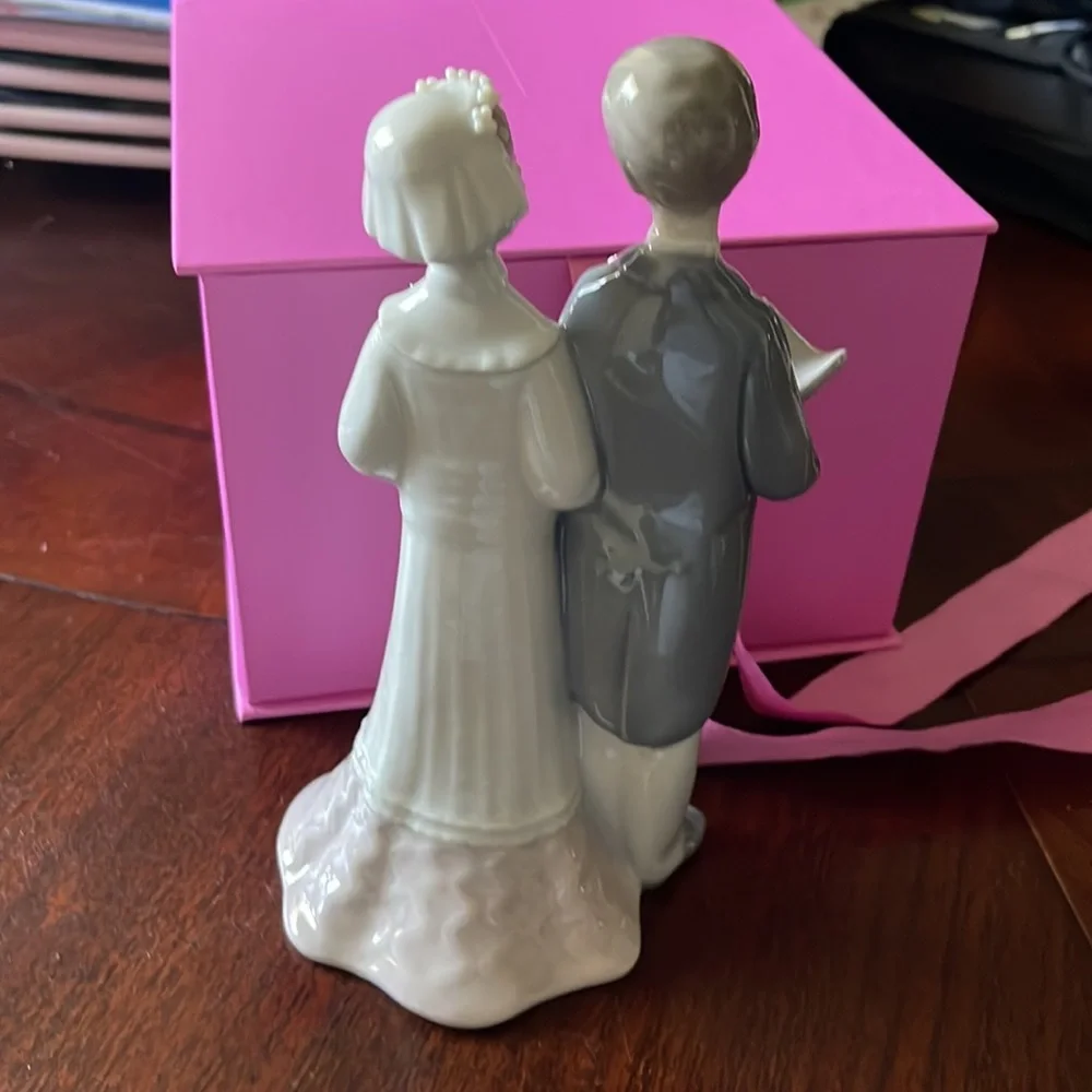Vintage Lladro Bride and Groom Wedding Figurine